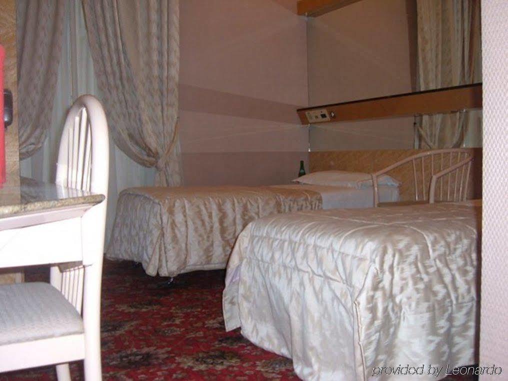 Hotel Roma Cesano Boscone Rom bilde